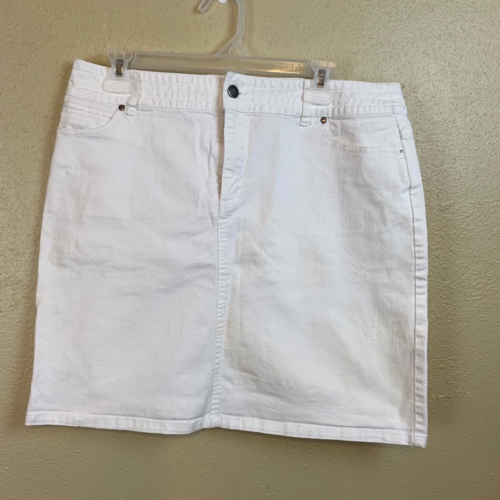 White denim skirt
